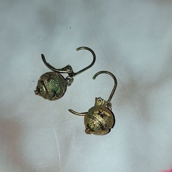 Bundle of Earrings 6 Pair - Picture 9 of 10